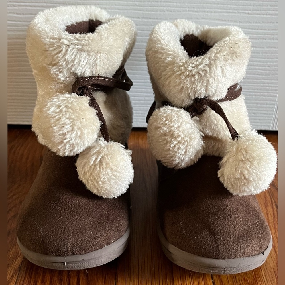 Garanimals Faux Shearling & Suede Pom Pom Winter Boots Toddler Girl Size 6